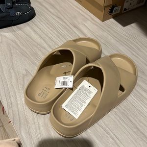 Boys 10/11 sandals